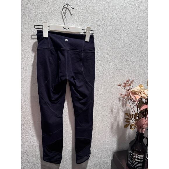 Lululemon  Emerge renewed Crop full-on Luon size‎ 2 - Picture 2 of 7